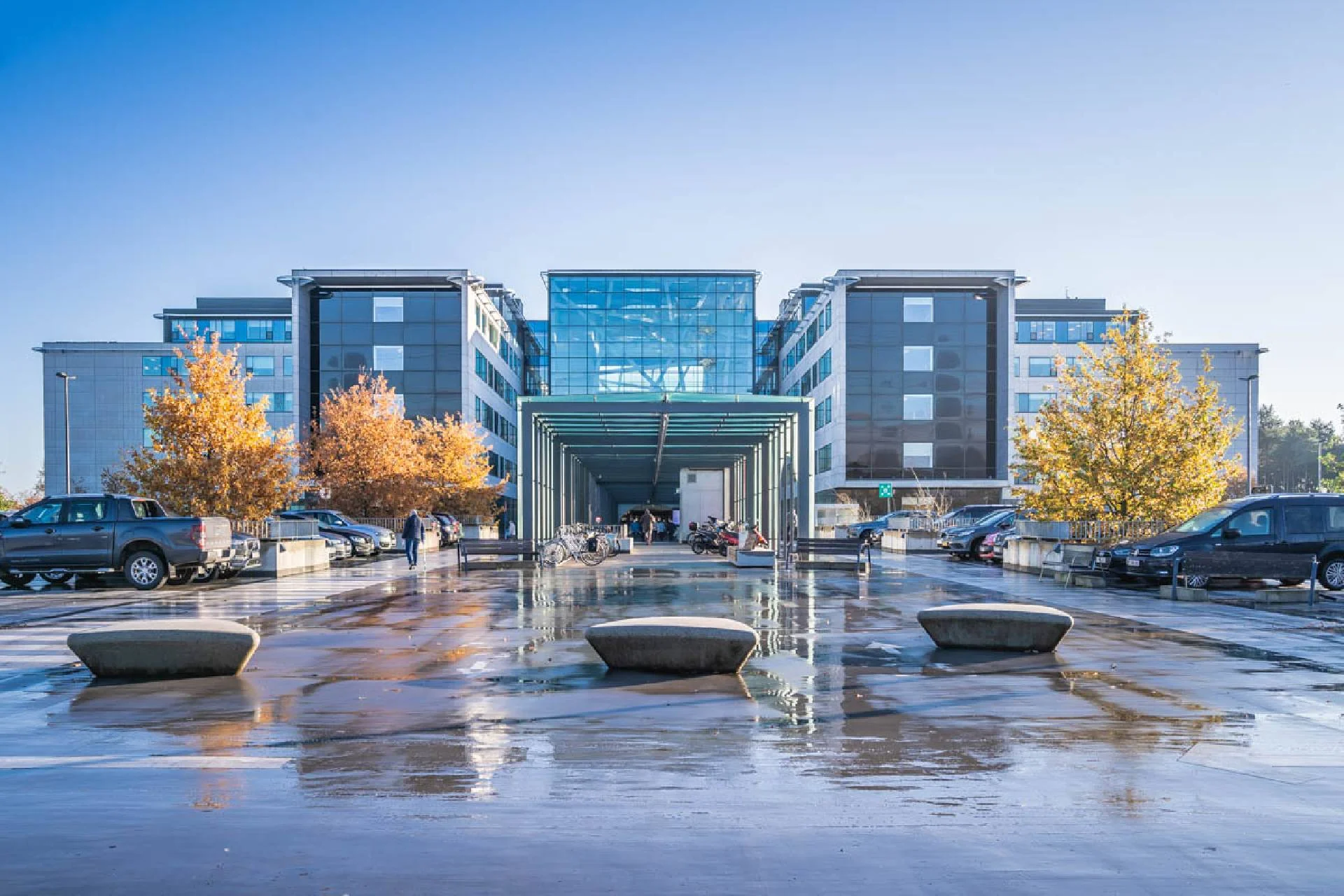 AZ Alma hospital building exterior, representing a medical partner case study for Aexis Medical.